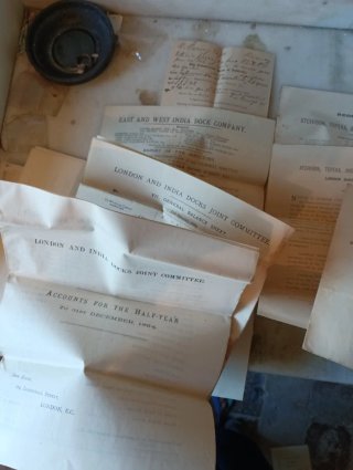 Documentos históricos antiguos ferrocarril y banco