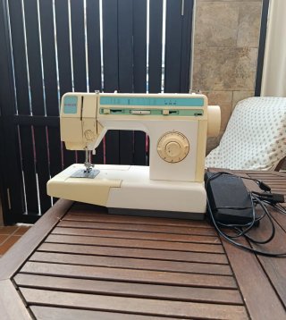 Máquina de coser Singer 9814C