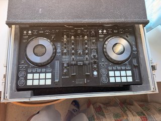 Pioneer DDJ-800 con Flightcase