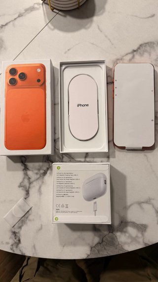 iPhone 17 Pro Max Naranja AirPods Pro