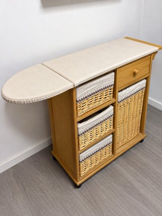 Mueble de Planchar Vintage de Madera y Mimbre