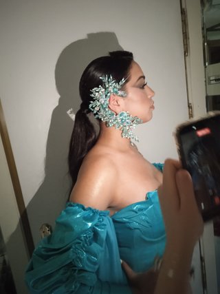 Vestido de fiesta gitana con pendientes
