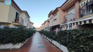 Casa adosada en alquiler en Polígono - Carrefour en Ávila