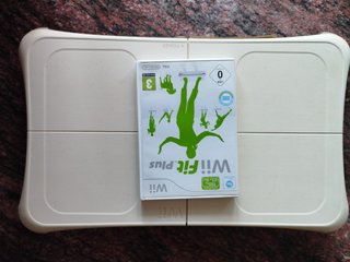 Nintendo Wii Fit Plus Juego y Tabla Balance Board