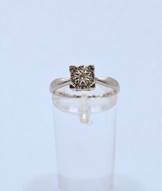Anillo de Oro Blanco 18K con Piedra Central