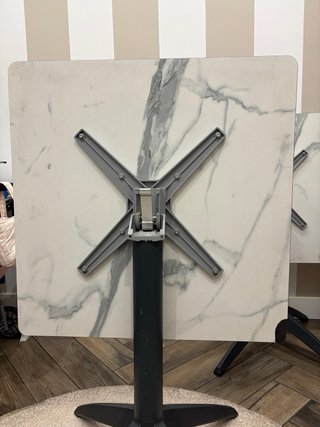 Mesa Plegable de Mármol y Metal