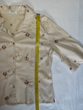 Blusa Festa Beige con Bordados Florales Talla 48
