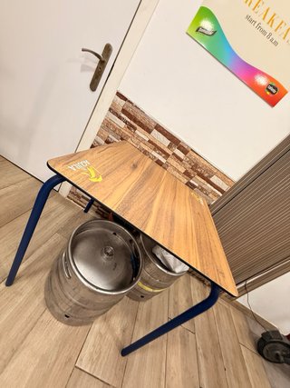 Mesa azul de plástico apilable