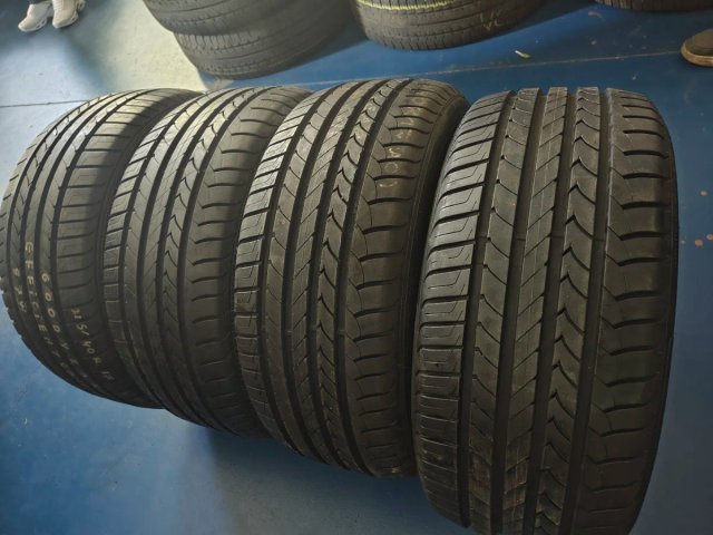 Neumáticos Goodyear EfficientGrip 215/40 R17