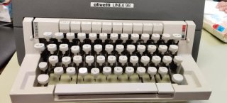 Máquina de escribir Olivetti LINEA 98