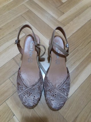 Sandalias piel con tejido