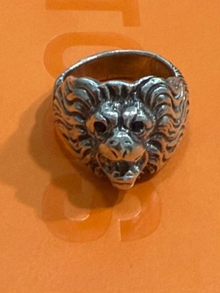 Anillo de plata con cabeza de león