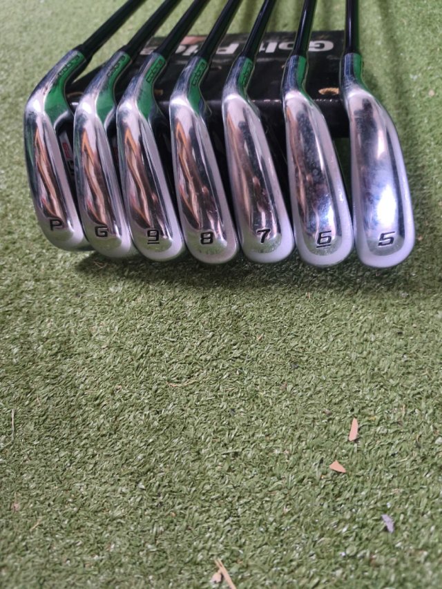 Palos de Golf Hierros King Cobra