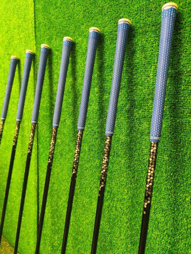 Palos de Golf Hierros King Cobra