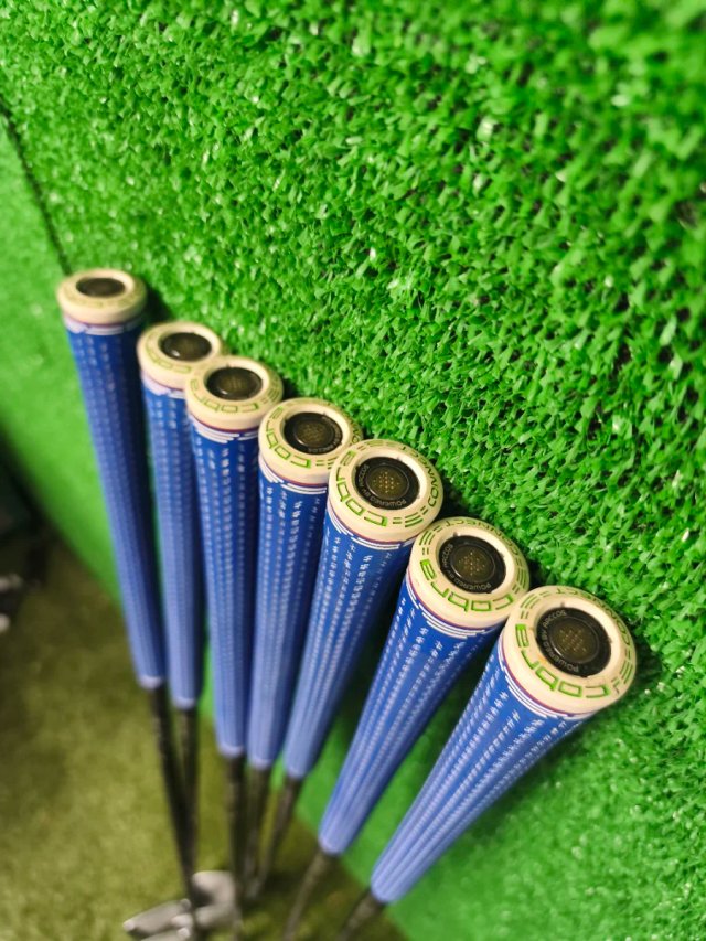 Palos de Golf Hierros King Cobra