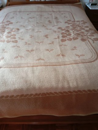Manta de cama 90cm beige. A estrenar!!