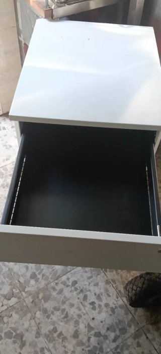 cajonera metálica con ruedas