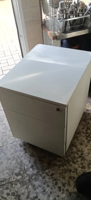 cajonera metálica con ruedas