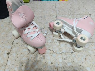 Pattini a rotelle rosa nuovi