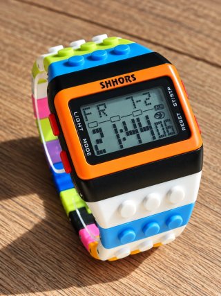 Reloj super original colores divertidos bloques