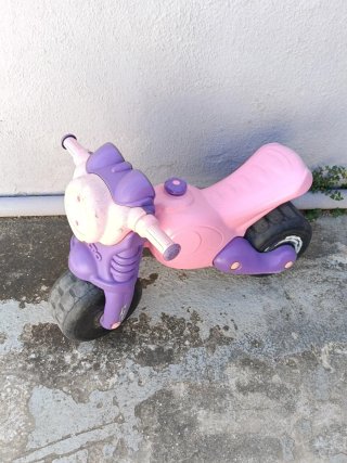Moto correpasillos infantil de la marca Moltó, Gan