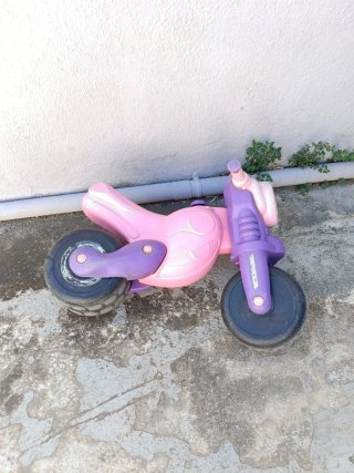Moto correpasillos infantil de la marca Moltó, Gan