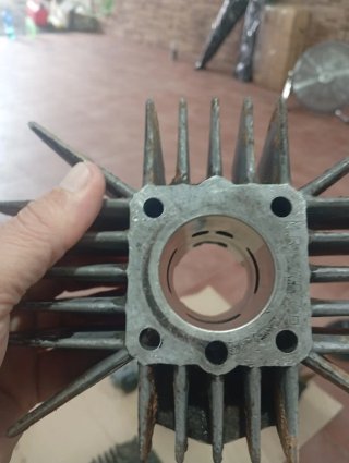 Lote de 3 Cilindros  de origen  y 1 culata 2 carb