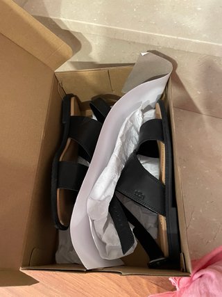 Sandalias UGG Piel Negras Nuevas
