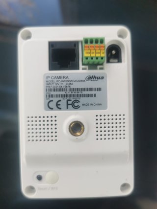 Cámara Dahua con cargador