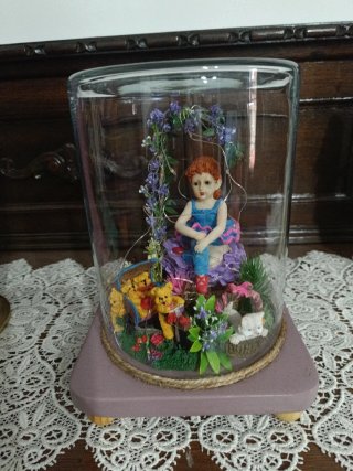 Lámpara Decorativa con Figura Infantil