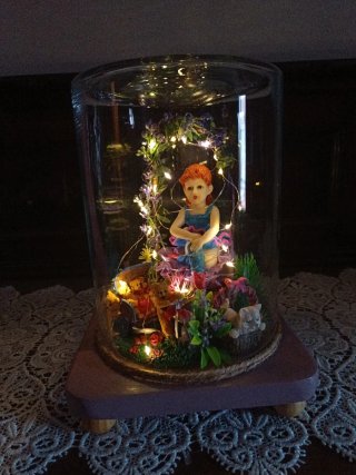 Lámpara Decorativa con Figura Infantil