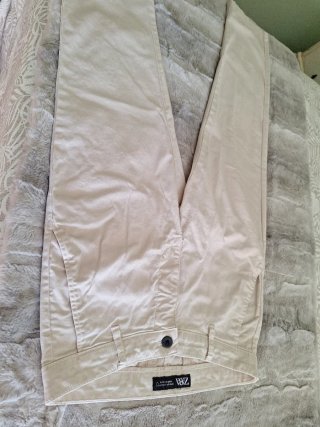 Pantalón Beige Zara