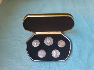 Estuche 5 Medallas de Papas en Plata 0.999