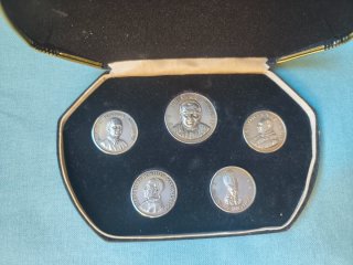 Estuche 5 Medallas de Papas en Plata 0.999