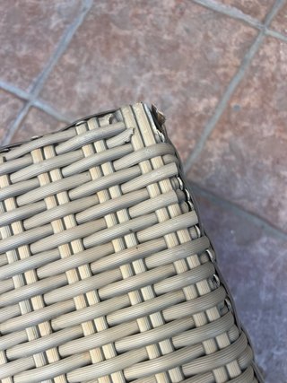 Mesa de patio tejida beige