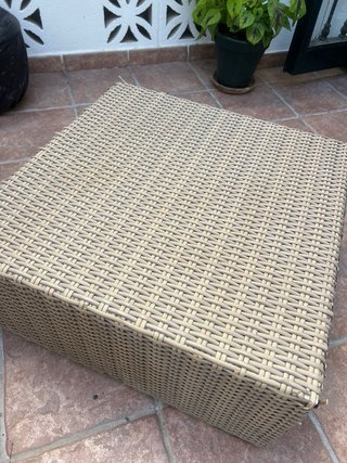 Mesa de patio tejida beige