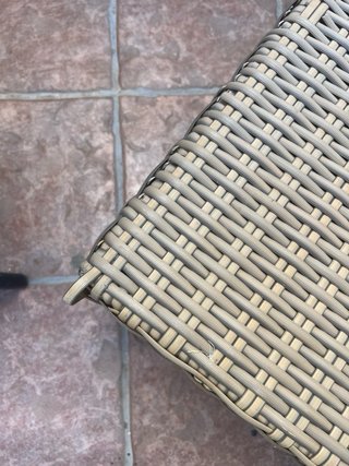 Mesa de patio tejida beige