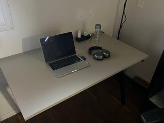 Mesa IKEA TROTTEN