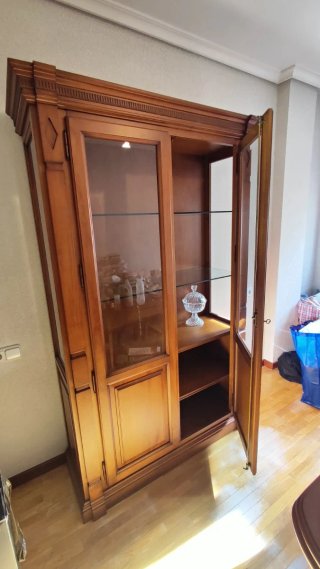 Vitrina de Madera Clásica