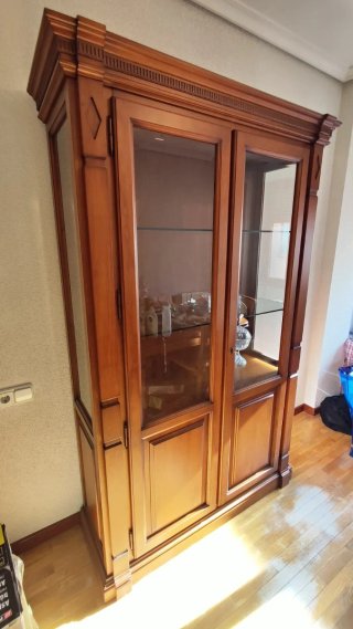 Vitrina de Madera Clásica