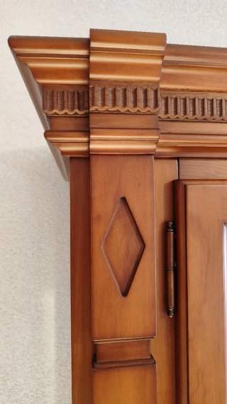 Vitrina de Madera Clásica