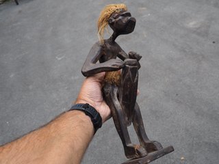 Figura tribal madera artesanal
