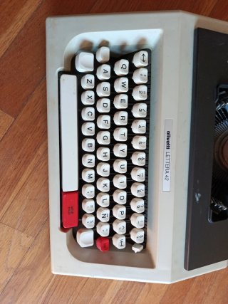 Máquina de escribir Olivetti Lettera 42