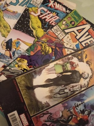 Lote 4 comics The Avengers X men