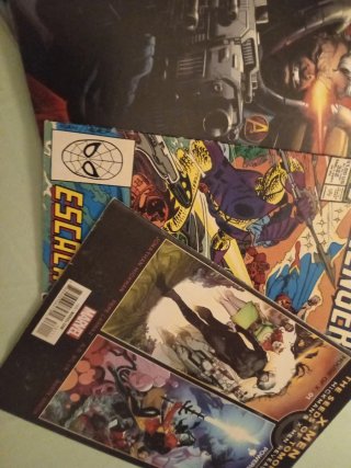 Lote 4 comics The Avengers X men