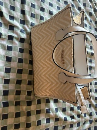 Bolso Guess Beige y Blanco