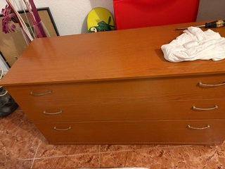 Armario y cómoda de madera