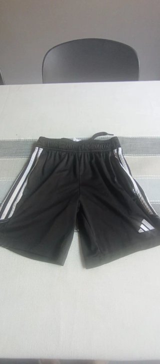Pantalón corto Adidas negro