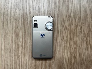 LG KF700 Plata