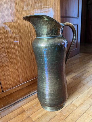 Jarra de latón vintage